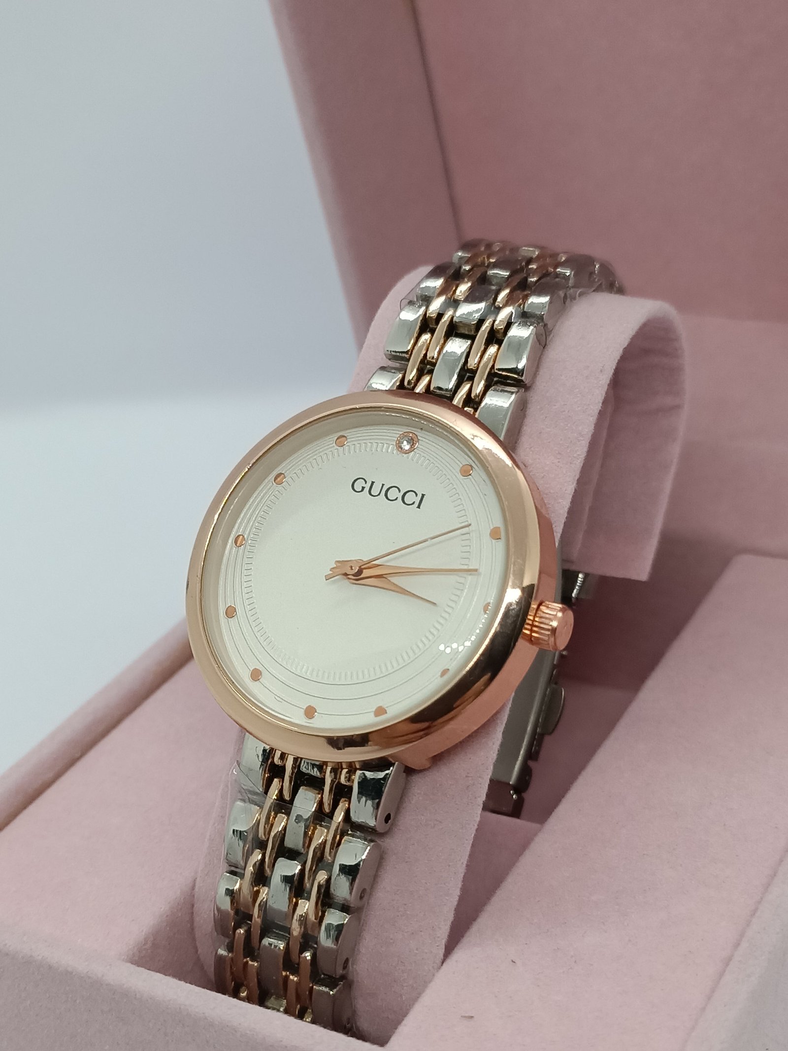 Montre GUCCI pour Femmes modèle N°1