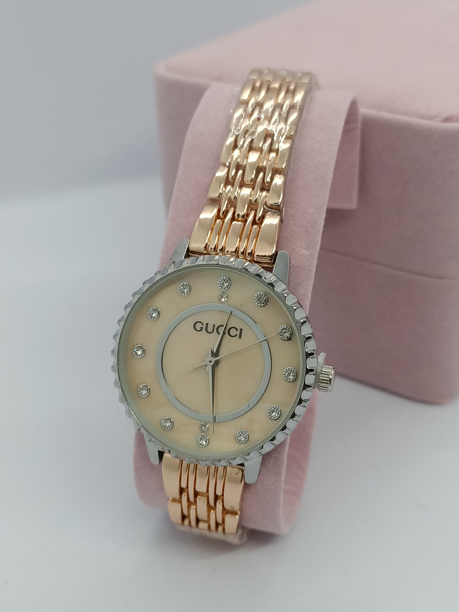 Montre GUCCI pour Femmes modèle N°2