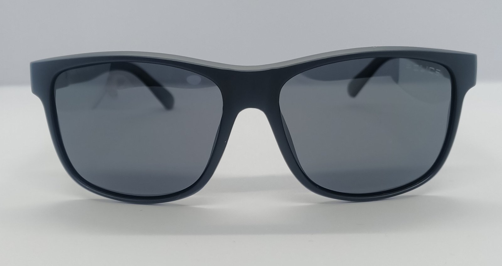 Lunettes de Soleil Police  P 602 Noir